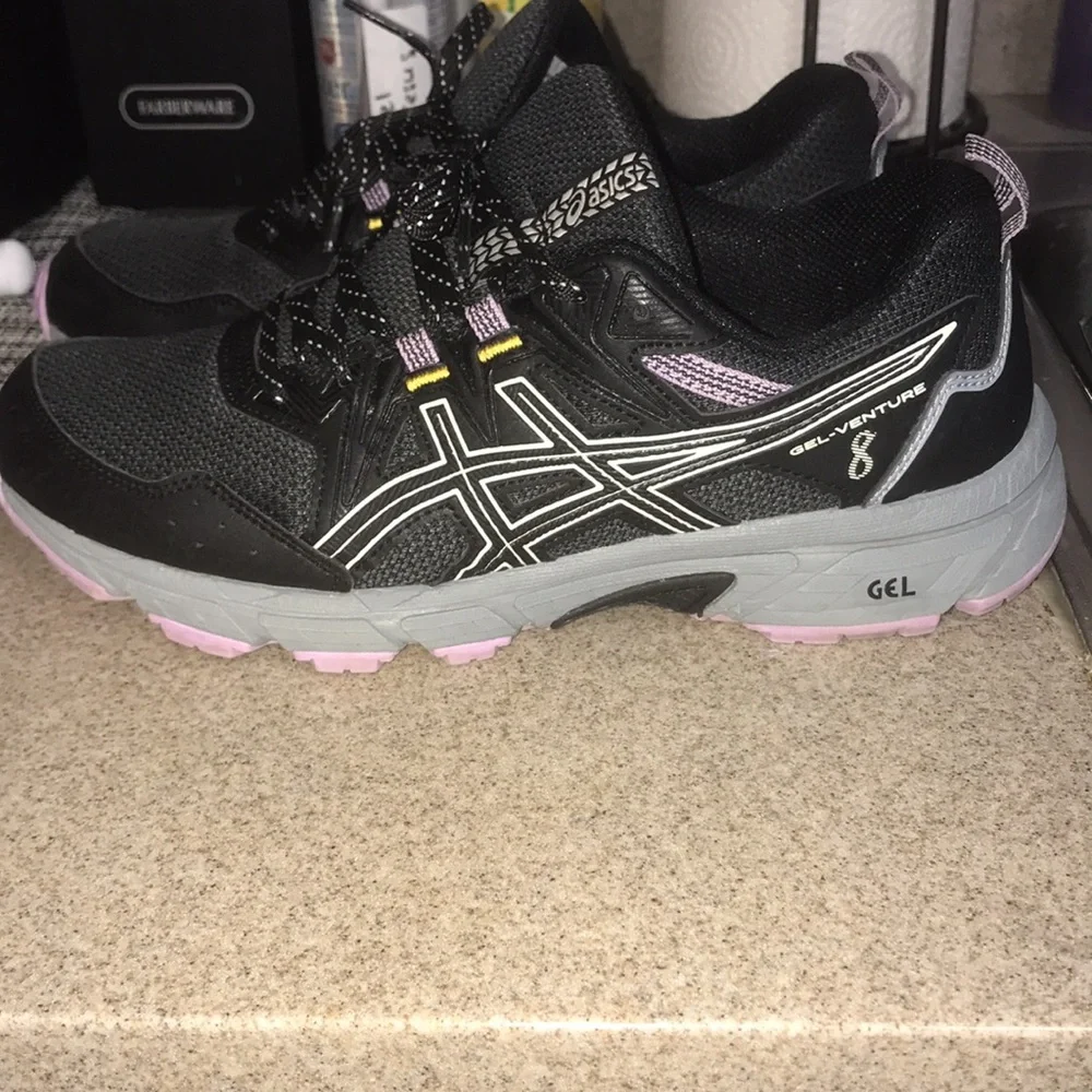 ASICS - Picture 3 of 7
